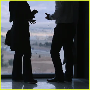 Mulher que vai morar com o namorado muda de ideia após seu comentário chocante. Agora as pessoas estão 'implorando' que ela o abandone