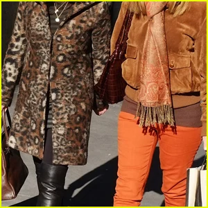 Mulher se preocupa por ter exagerado na mensagem de texto para sua melhor amiga que a estava roubando. Outros dizem que ela está sendo muito legal