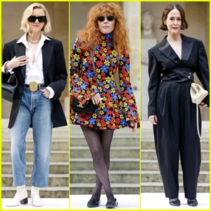Naomi Watts, Natasha Lyonne e Sarah Paulson chegam em grande estilo para o desfile de Celine em Paris