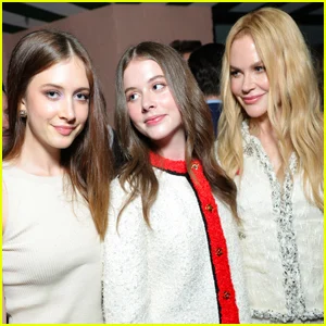 Nicole Kidman posa com as filhas Sunday & Faith na festa pré-Oscar da Chanel