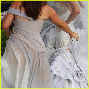 Noiva é acusada de ser uma ‘pirralha mimada e mimada’ e ‘terrível’ depois de revelar uma conversa que teve com sua irmã