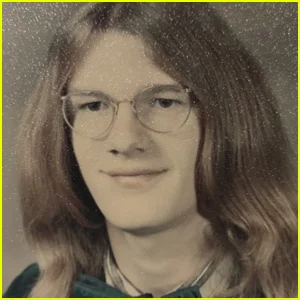 Permanece com 'rosto reconhecível' finalmente identificado como o filho mais velho da família que 'saiu do radar' há quase 50 anos