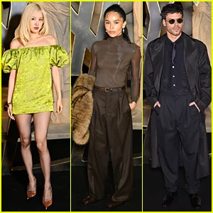 Rosé, Zoë Kravitz, François Arnaud e mais celebridades participam do desfile de moda feminina da Saint Laurent em Paris