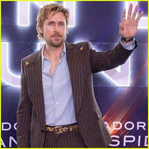 Ryan Gosling é bonito em terno listrado marrom na estreia de 'Projeto Hail Mary' na Cidade do México