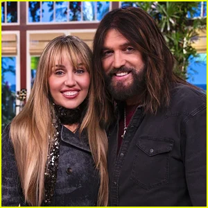 Showrunner revela por que mais estrelas de 'Hannah Montana' não fizeram parte do especial do 20º aniversário