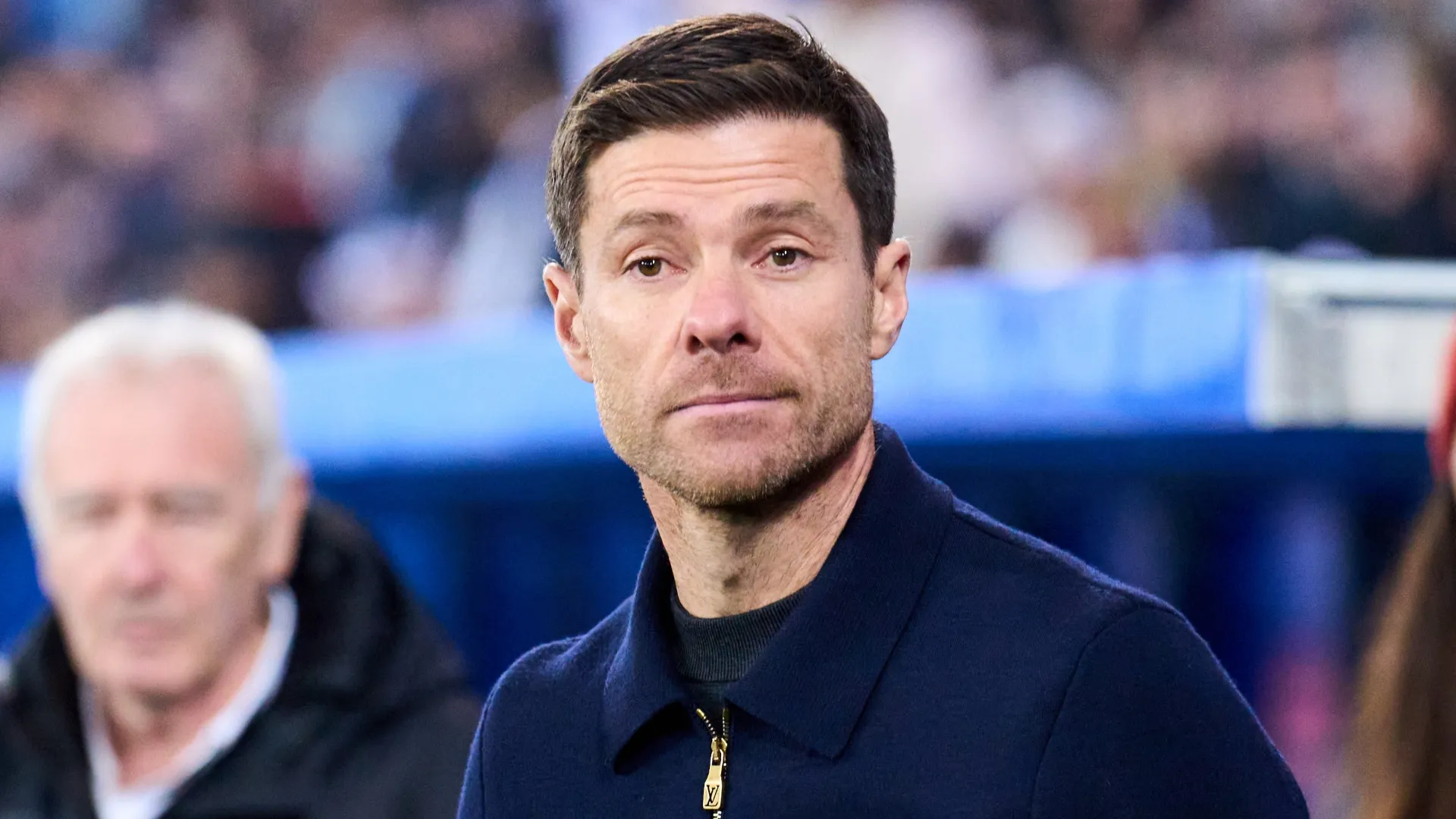 Xabi Alonso olhando
