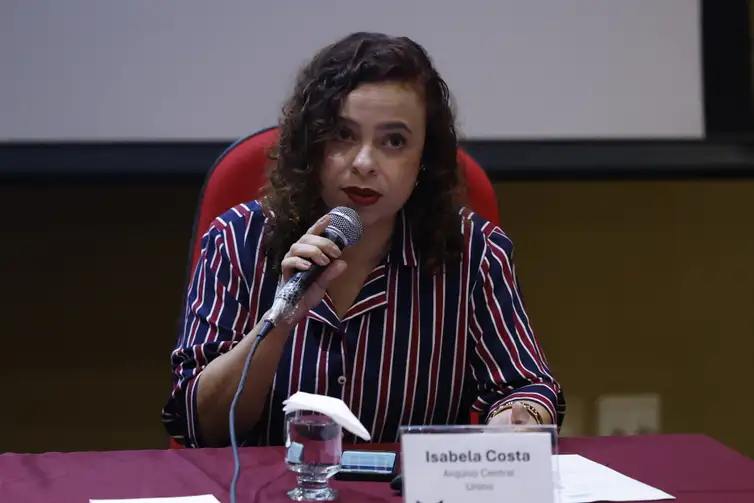Rio de Janeiro (RJ), 31/03/2026 – Isabela Costa, do Arquivo Central da Unirio, participa da Semana Ditadura, Arquivos e Memória. Foto: Fernando Frazão/Agência Brasil