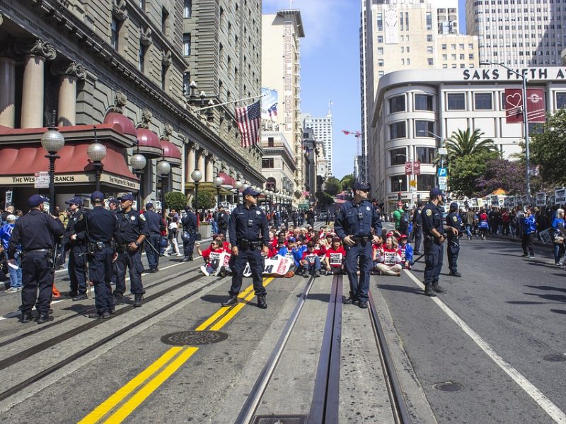 Ativista brasileiro é deportado da Argentina por ordem de Milei