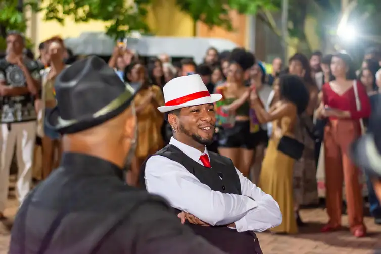 01/03/2026 - Espetáculo Mademe Satã aborda temas fortes como identidade, racismo, homofobia e transfobia com uma narrativa intensa e envolvente. Foto: Felipe Barbosa/Divulgação