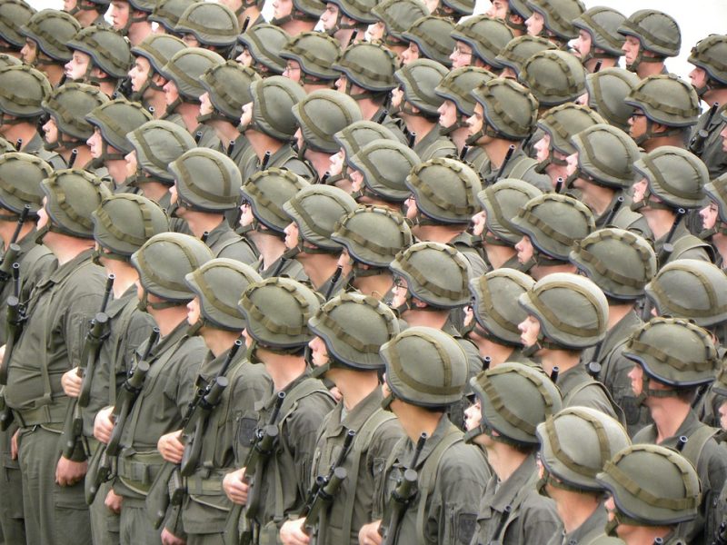 Juros do cartão de crédito pesam mais para famílias em fevereiro