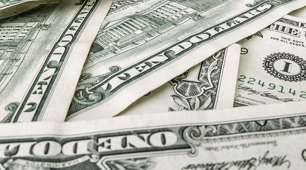 Dólar cai para R$ 5,17 e bolsa sobe com expectativas sobre guerra