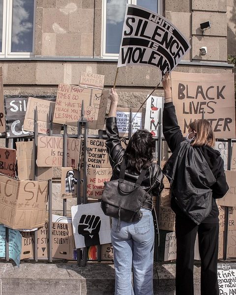 Justiça argentina barra trechos da reforma trabalhista de Milei