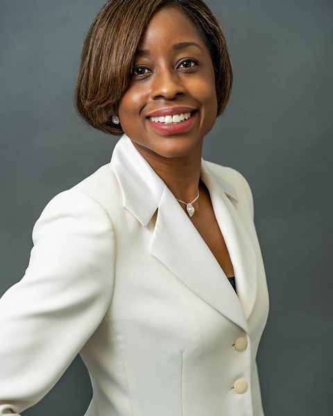 Líder do Irã promete vingança e manter fechado Estreito de Ormuz