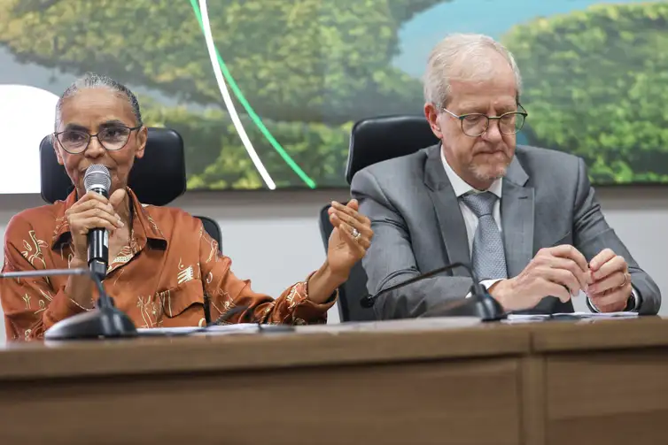 Brasília (DF), 01/04/2026 - A ministra do Meio Ambiente e Mudança do Clima (MMA), Marina Silva, e o secretário-executivo do ministério, João Paulo Capobianco, dão entrevista coletiva, às 14h, no MMA
Foto: Valter Campanato/Agência Brasil