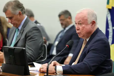 Brasília-DF – 15/04/2026 – Reunião da Comissão de Constituição e Justiça (CCJ) da Câmara para leitura do relatório do deputado Paulo Azi da proposta de emenda à Constituição (PEC 221/2019) que reduz a jornada de trabalho a 36 horas. A oposição pediu vistas. Foto: Lula Marques/ Agência Brasil.