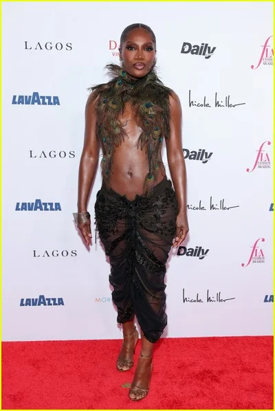 celebridades no Daily Front Row Fashion Awards