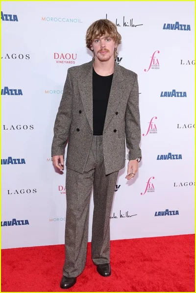 celebridades no Daily Front Row Fashion Awards