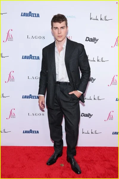 celebridades no Daily Front Row Fashion Awards