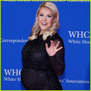 A citação de Karoline Leavitt 'Shots Fired Tonight' no jantar dos correspondentes na Casa Branca se torna viral (vídeo)