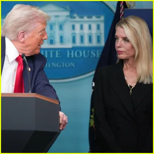 A demissão contundente de Pam Bondi por Trump, revelada junto com sua resposta inicial às notícias: relatório