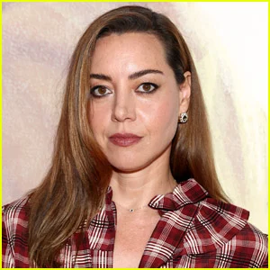 A história do namoro de Aubrey Plaza revelada em meio a notícias sobre gravidez