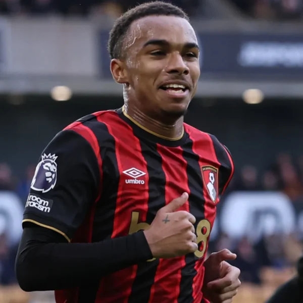 A substituição de Mohamed Salah se aproxima enquanto o Liverpool supostamente visa Eli Junior Kroupi em uma transferência de US$ 80 milhões