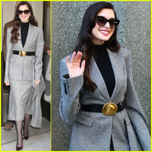 Anne Hathaway desmascara a 'desinformação' sobre o elenco de diversos modelos em 'The Devil Wears Prada 2', diz que 'Ninguém perdeu o emprego'