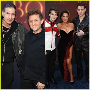 As estrelas do cinema de 'The Lost Boys' Billy Wirth e Alex Winter juntam-se ao novo elenco musical na noite de abertura da Broadway