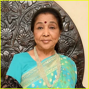 Asha Bhosle, lenda de Bollywood e cantora de reprodução indiana, morre aos 92 anos