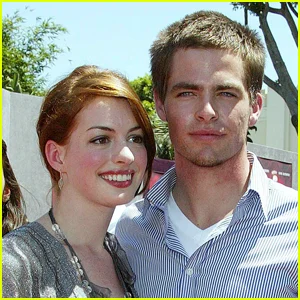 Autor de 'Princess Diaries' compartilha que Chris Pine e Robert Schwartzman estão no terceiro filme!