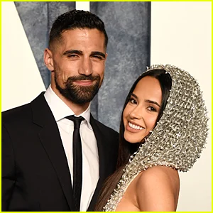 Becky G fala sobre o cancelamento do noivado após as alegações de traição de Sebastian Lletget e explica a decisão de ficar com ele