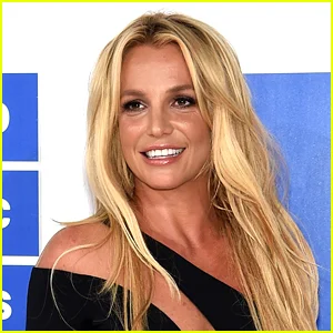 Britney Spears se interna voluntariamente na reabilitação após prisão por dirigir alcoolizado em março