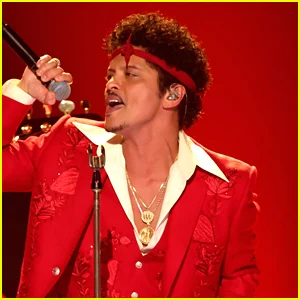 Bruno Mars dá início à 'The Romantic Tour' em Las Vegas, set list completo revelado!