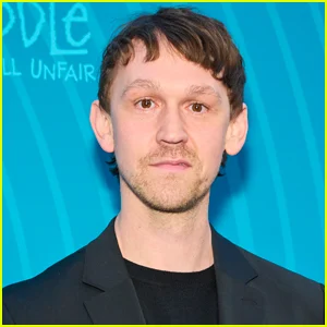 Caleb Ellsworth-Clark fala sobre as pressões para assumir o papel de Dewey no renascimento de 'Malcolm in the Middle'