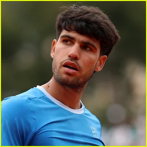 Carlos Alcaraz desiste do Aberto da França de 2026 devido a lesão contínua