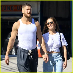 Casal gostoso Minka Kelly e Dan Reynolds vão casualmente para um almoço no meio da semana em Los Angeles