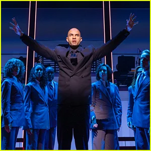 'Chess' da Broadway lança gravação de 'Anthem' de Nicholas Christopher: seu final do primeiro ato é um momento de parar o show!