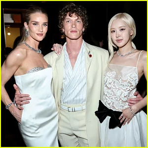 Connor Storrie encontra-se com Rosé e Rosie Huntington-Whiteley no evento da Tiffany & Co em Nova York