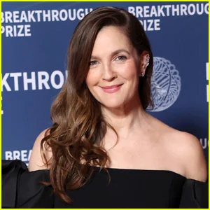 Drew Barrymore explica por que ela 'acabou' de usar sutiãs