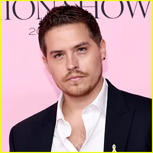 Dylan Sprouse enfrentou o invasor de casa e manteve o homem sob a mira de uma arma enquanto a esposa Barbara Palvin chamava a polícia