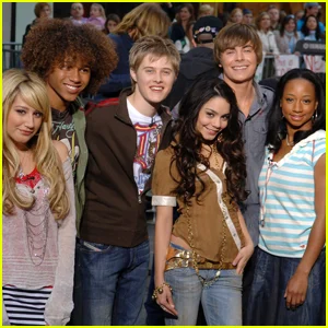 Elenco de 'High School Musical' classificado por patrimônio líquido, do mais baixo ao mais alto (o mais rico vale US $ 25 milhões!)