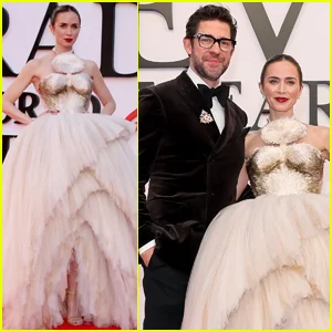 Emily Blunt recebe apoio do marido John Krasinski na estreia de 'The Devil Wears Prada 2' em Nova York