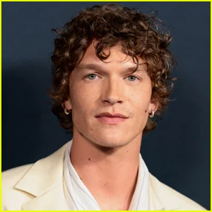 Filme de Connor Storrie 'April X' é lançado na América do Norte, com mais de 500 cinemas e distribuição internacional