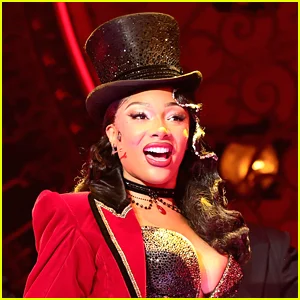 Garanhão de Megan Thee levado ao hospital em meio de performance em 'Moulin Rouge', declaração de ações do representante