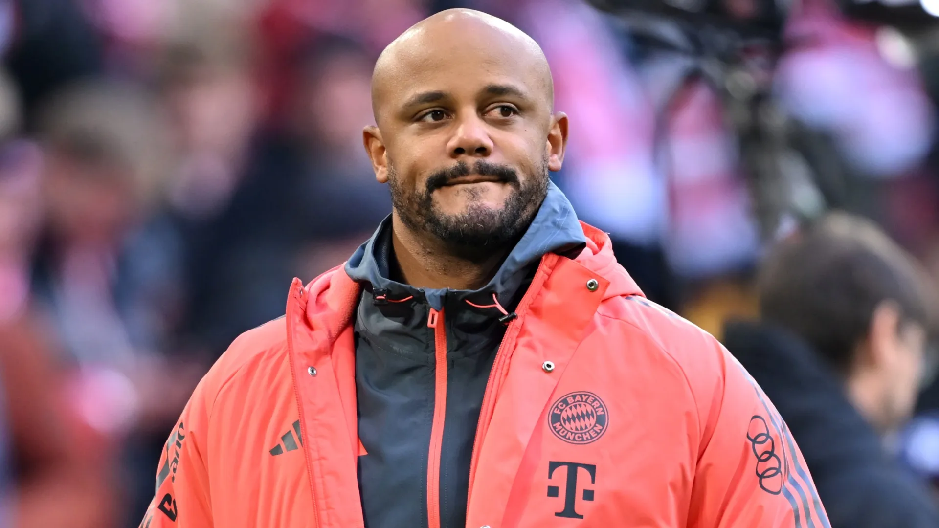 Vincent Kompany, do Bayern de Munique, olhando