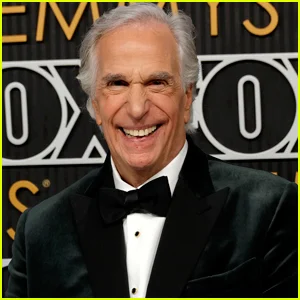 Henry Winkler reflete sobre fazer sua primeira cena de nudez aos 79 anos