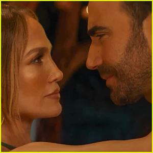 Jennifer Lopez provoca seu próximo romance de escritório da Rom-Com e revela que o papel foi escrito para ela
