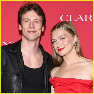 Josh Brubaker e Anna Sitar ficam noivos depois de quase 5 anos juntos!