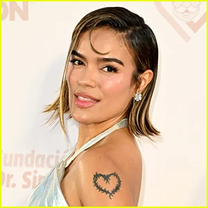 Karol G fala como atração principal do Coachella e provoca set de domingo à noite