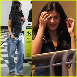 Kylie Jenner janta com amigos no Sushi Park em West Hollywood